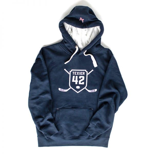 Sweatshirt bleu navy avec imprimé de crosses de hockey et écusson 42 signé Alexandre Texier