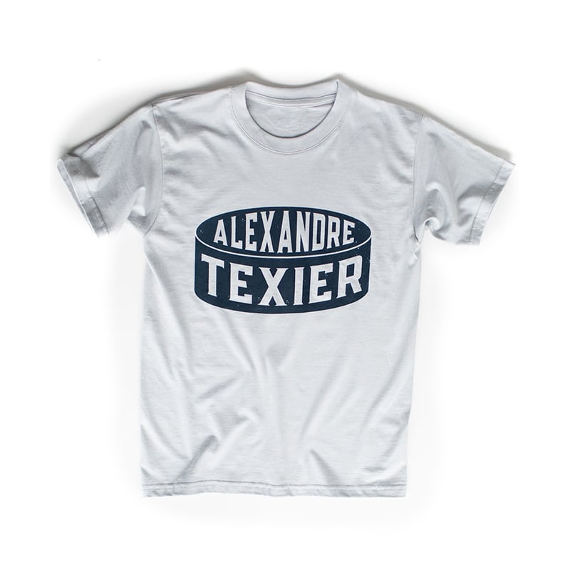T-shirt gris avec imprimé d'un palet de hockey signé Alexandre Texier