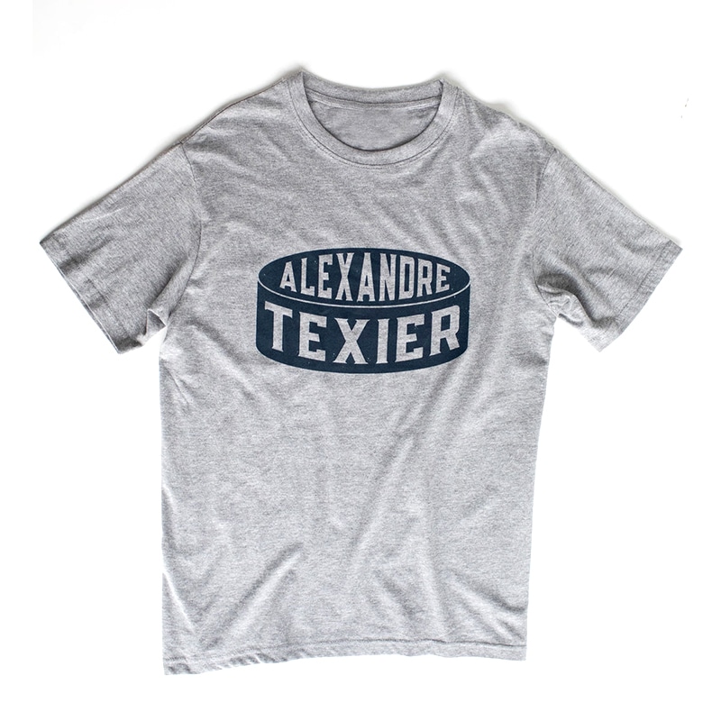 T-shirt gris avec imprimé d'un palet de hockey signé Alexandre Texier